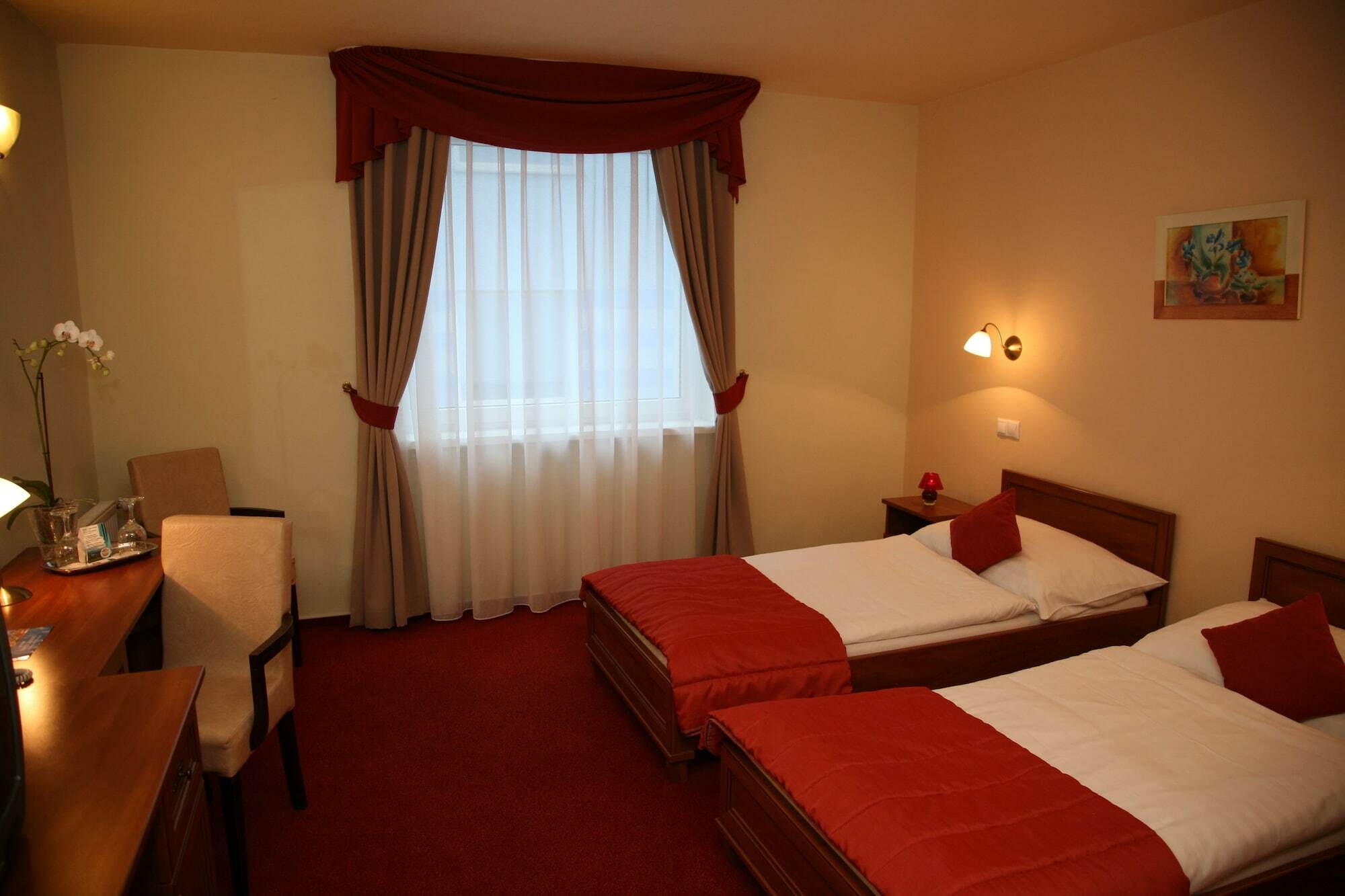 Hotel Dixon So Vstupom Do Bazena A Virivky Zdarma - Free Entrance To Pool And Jacuzzi Included Banská Bystrica Exterior photo